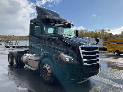Freightliner Cascadia 126 Day Cab Truck - 450HP, 12 Speed Automatic