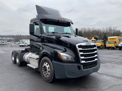 Freightliner Cascadia 126 Day Cab Truck - 450HP, 12 Speed Automatic