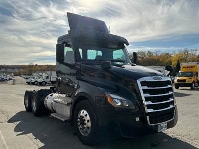 Freightliner Cascadia 126 Day Cab Truck - 450HP, 12 Speed Automatic