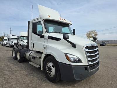 Freightliner Cascadia 126 Day Cab Truck - 435HP, 12 Speed Automatic