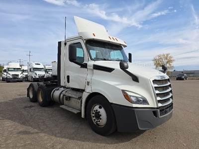 Freightliner Cascadia 126 Day Cab Truck - 435HP, 12 Speed Automatic