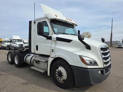 Freightliner Cascadia 126 Day Cab Truck - 435HP, 12 Speed Automatic