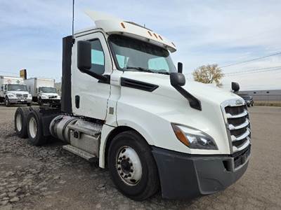 Freightliner Cascadia 126 Day Cab Truck - 435HP, 12 Speed Automatic