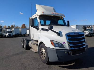 Freightliner Cascadia 126 Day Cab Truck - 435HP, 12 Speed Automatic