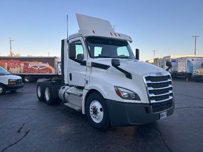 Freightliner Cascadia 126 Day Cab Truck - 435HP, 12 Speed Automatic