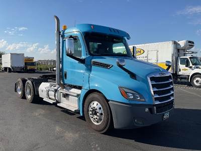 Freightliner Cascadia 126 Day Cab Truck - 455HP, 12 Speed Automatic