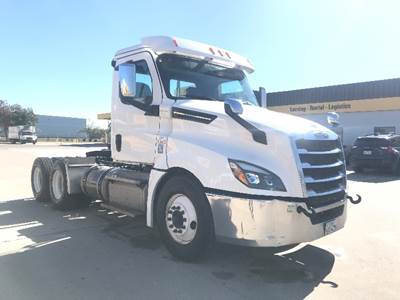 Freightliner Cascadia 126 Day Cab Truck - 450HP, 12 Speed Automatic