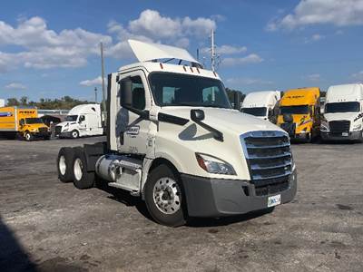Freightliner Cascadia 126 Day Cab Truck - 455HP, 12 Speed Automatic