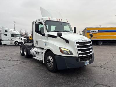 Freightliner Cascadia 126 Day Cab Truck - 455HP, 12 Speed Automatic