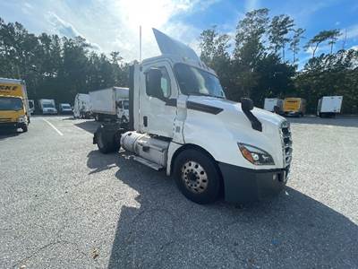 Freightliner Cascadia 126 Single Axle Day Cab Truck - 410HP, 12 Speed Automatic