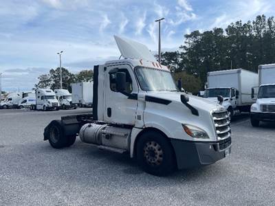 Freightliner Cascadia 126 Single Axle Day Cab Truck - 410HP, 12 Speed Automatic