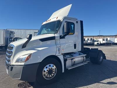 Freightliner Cascadia 126 Single Axle Day Cab Truck - 410HP, 12 Speed Automatic