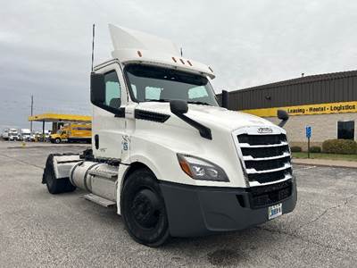 Freightliner Cascadia 126 Single Axle Day Cab Truck - 450HP, 10 Speed Manual