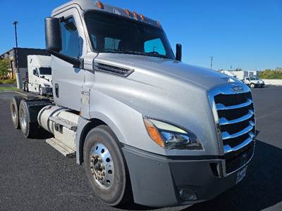 Freightliner Cascadia 126 Day Cab Truck - 455HP, 12 Speed Automatic
