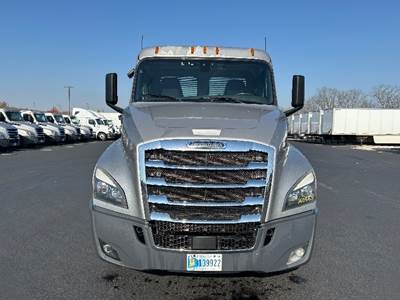 Freightliner Cascadia 126 Day Cab Truck - 455HP, 12 Speed Automatic