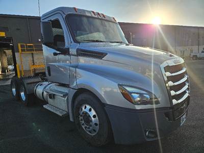 Freightliner Cascadia 126 Day Cab Truck - 455HP, 12 Speed Automatic