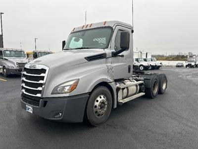 Freightliner Cascadia 126 Day Cab Truck - 455HP, 12 Speed Automatic