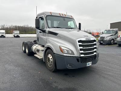 Freightliner Cascadia 126 Day Cab Truck - 455HP, 12 Speed Automatic