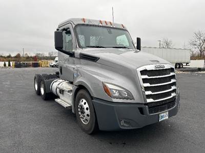 Freightliner Cascadia 126 Day Cab Truck - 455HP, 12 Speed Automatic