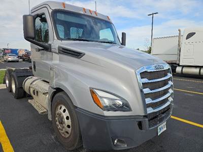 Freightliner Cascadia 126 Day Cab Truck - 455HP, 12 Speed Automatic