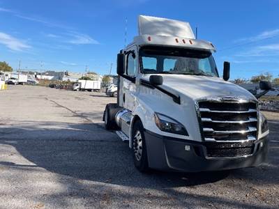 Freightliner Cascadia 126 Single Axle Day Cab Truck - 435HP, 12 Speed Automatic