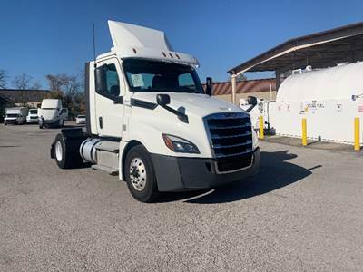 Freightliner Cascadia 126 Single Axle Day Cab Truck - 435HP, 12 Speed Automatic