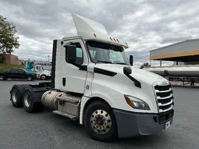 Freightliner Cascadia 126 Day Cab Truck - 435HP, 12 Speed Automatic