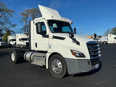 Freightliner Cascadia 126 Single Axle Day Cab Truck - 435HP, 12 Speed Automatic