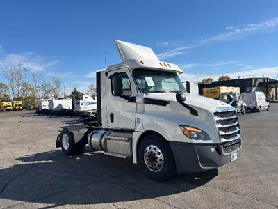 Freightliner Cascadia 126 Single Axle Day Cab Truck - 435HP, 12 Speed Automatic