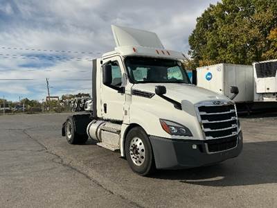 Freightliner Cascadia 126 Single Axle Day Cab Truck - 435HP, 12 Speed Automatic