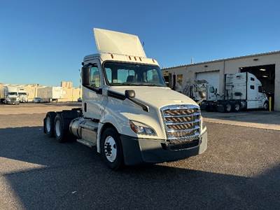 Freightliner Cascadia 126 Day Cab Truck - 435HP, 12 Speed Automatic