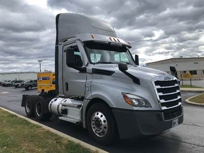 Freightliner Cascadia 126 Day Cab Truck - 455HP, 12 Speed Automatic