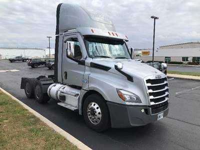 Freightliner Cascadia 126 Day Cab Truck - 455HP, 12 Speed Automatic