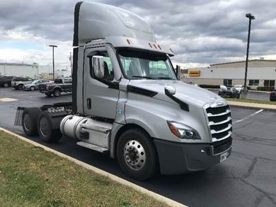 Freightliner Cascadia 126 Day Cab Truck - 455HP, 12 Speed Automatic