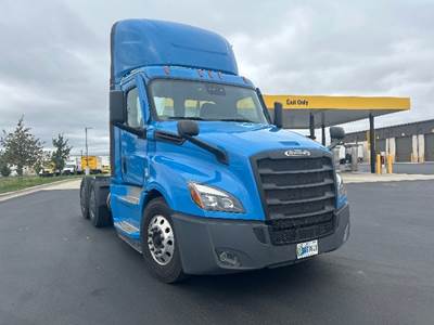 Freightliner Cascadia 126 Day Cab Truck - 455HP, 12 Speed Automatic