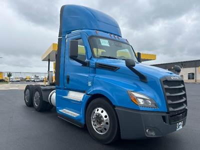 Freightliner Cascadia 126 Day Cab Truck - 455HP, 12 Speed Automatic