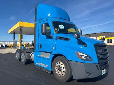 Freightliner Cascadia 126 Day Cab Truck - 455HP, 12 Speed Automatic