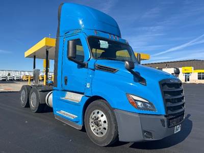 Freightliner Cascadia 126 Day Cab Truck - 455HP, 12 Speed Automatic