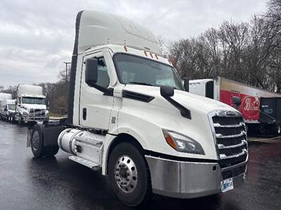 Freightliner Cascadia 126 Single Axle Day Cab Truck - 455HP, 12 Speed Automatic