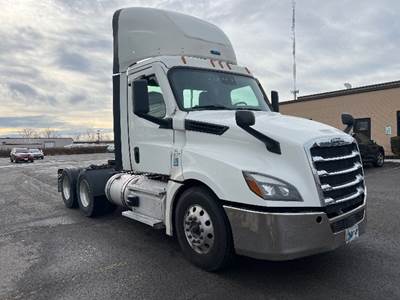 Freightliner Cascadia 126 Day Cab Truck - 455HP, 12 Speed Automatic
