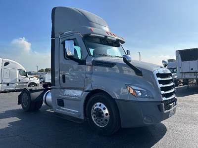 Freightliner Cascadia 126 Single Axle Day Cab Truck - 435HP, 12 Speed Automatic