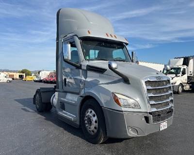 Freightliner Cascadia 126 Single Axle Day Cab Truck - 435HP, 12 Speed Automatic