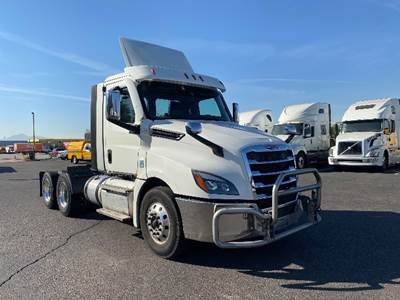 Freightliner Cascadia 126 Day Cab Truck - Cummins 450HP, 13 Speed Automatic