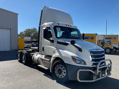 Freightliner Cascadia 126 Day Cab Truck - 475HP, 12 Speed Automatic