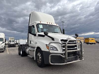 Freightliner Cascadia 126 Day Cab Truck - 475HP, 12 Speed Automatic