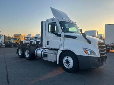 Freightliner Cascadia 126 Day Cab Truck - 435HP, 12 Speed Automatic