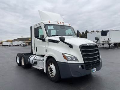 Freightliner Cascadia 126 Day Cab Truck - 435HP, 12 Speed Automatic
