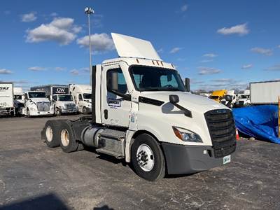 Freightliner Cascadia 126 Day Cab Truck - 435HP, 12 Speed Automatic
