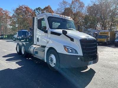 Freightliner Cascadia 126 Day Cab Truck - 435HP, 12 Speed Automatic