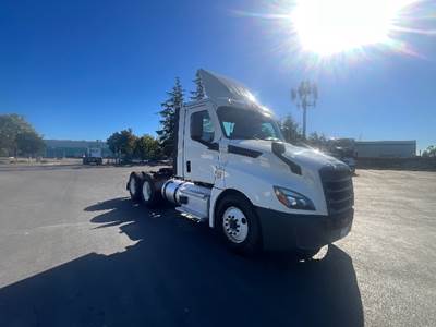 Freightliner Cascadia 126 Day Cab Truck - 435HP, 12 Speed Automatic